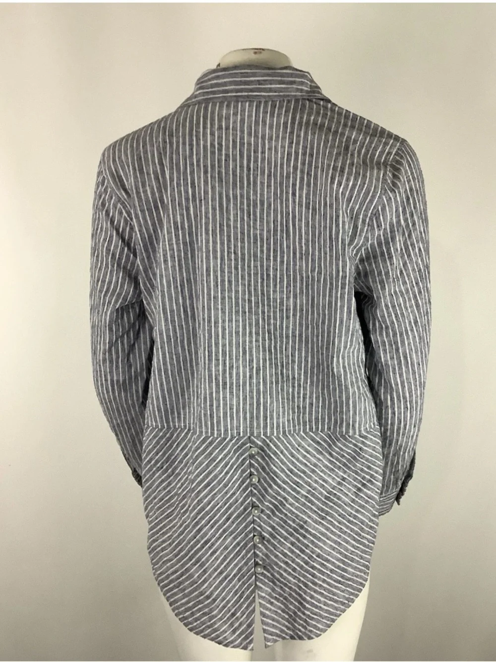 Lucky Brand Sz M Vertical Striped Lightweight Travel Vacation Button Top - Picture 3 of 5